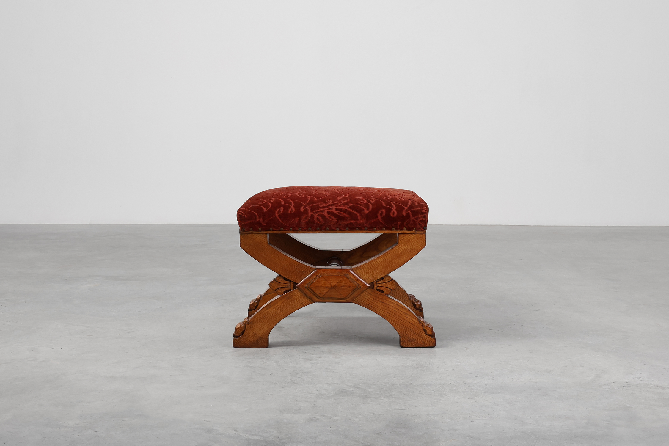 19th Century Gothic Revival Flemish Oak Ottoman, Belgiumthumbnail